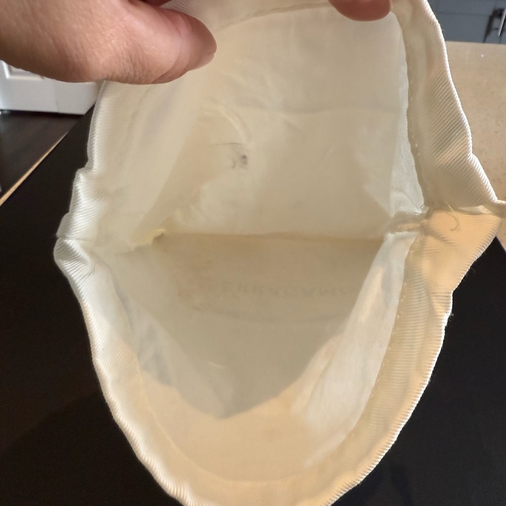 Authentic Salvatore Ferragamo Cream Drawstring Bag/dust bag - Picture 3 of 5